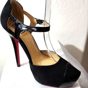 NWOT SIGNATURE Collection by SHOEDAZZLE-M